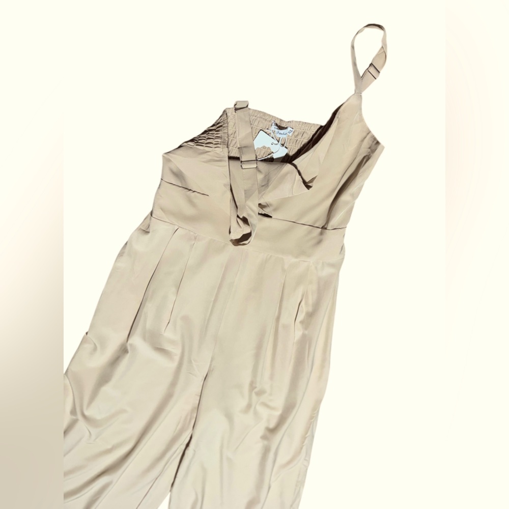 Colombian long beige bodysuit wide leg sleeveless v-neck size m - Picture 9 of 14
